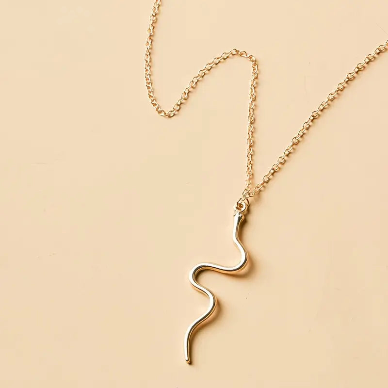 Minimalist Chain with Snake Pattern