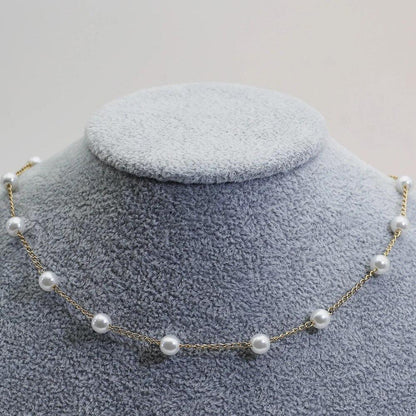 Pearl Necklace in Gold