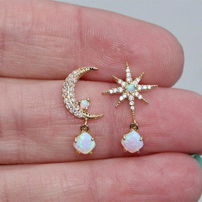 Offer: Moon and Star Earrings Made of Gold and Opal