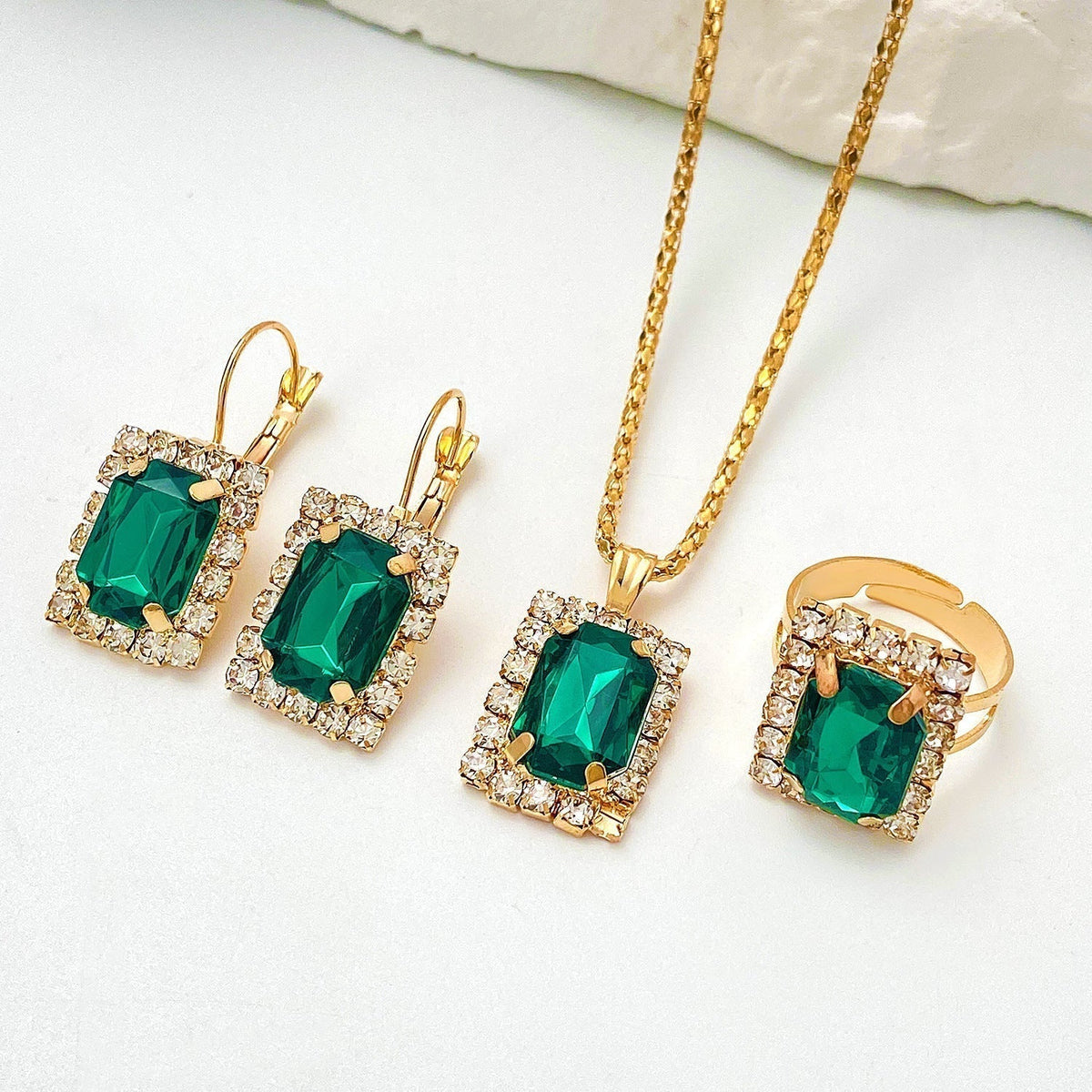 Gold Emerald Rectangular Jewellery Set