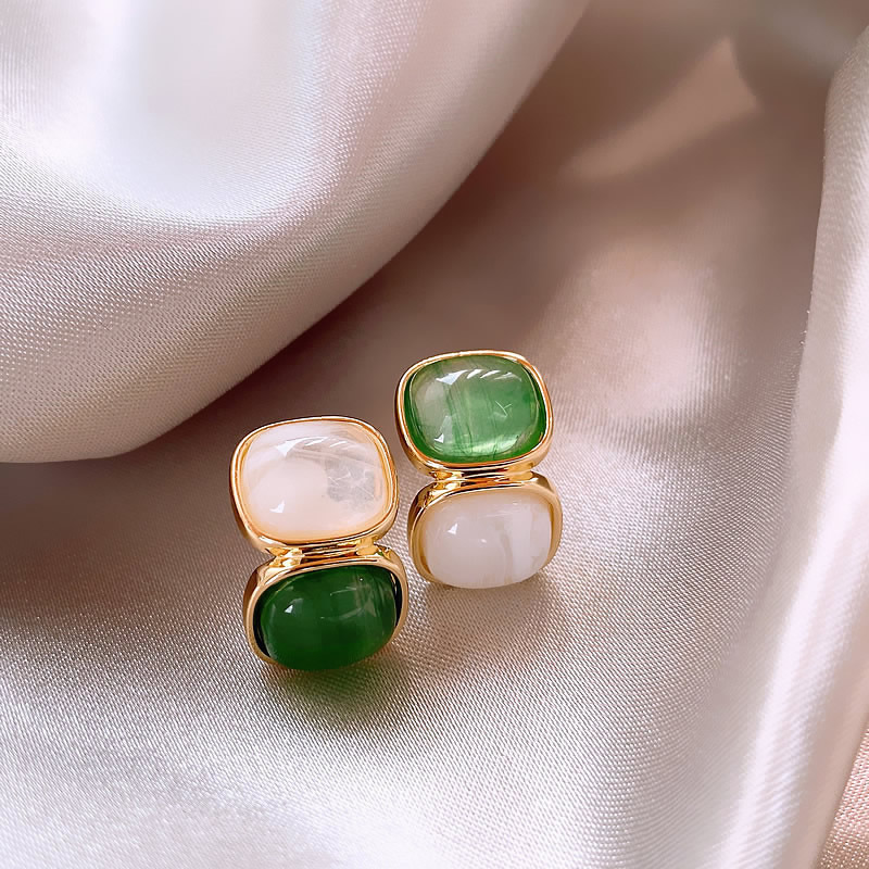 Elegant Earrings with White and Green Stone in Gold