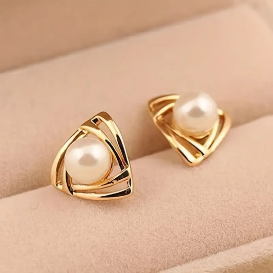 Elegant Earrings Made of Pearls and Gold